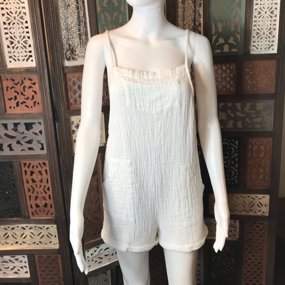 SZ small white bib short overalls
